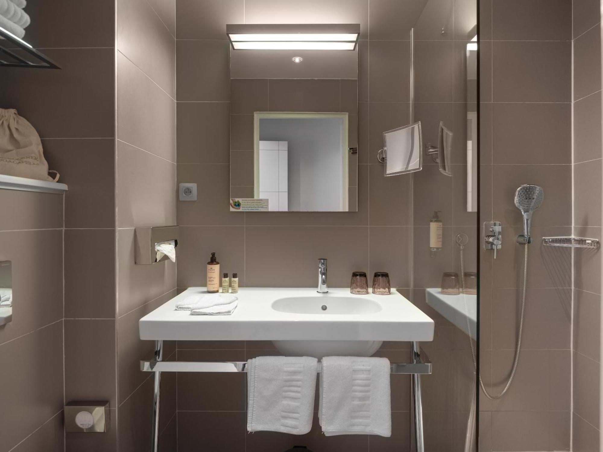 Hotel Le Mareuil Parigi Esterno foto