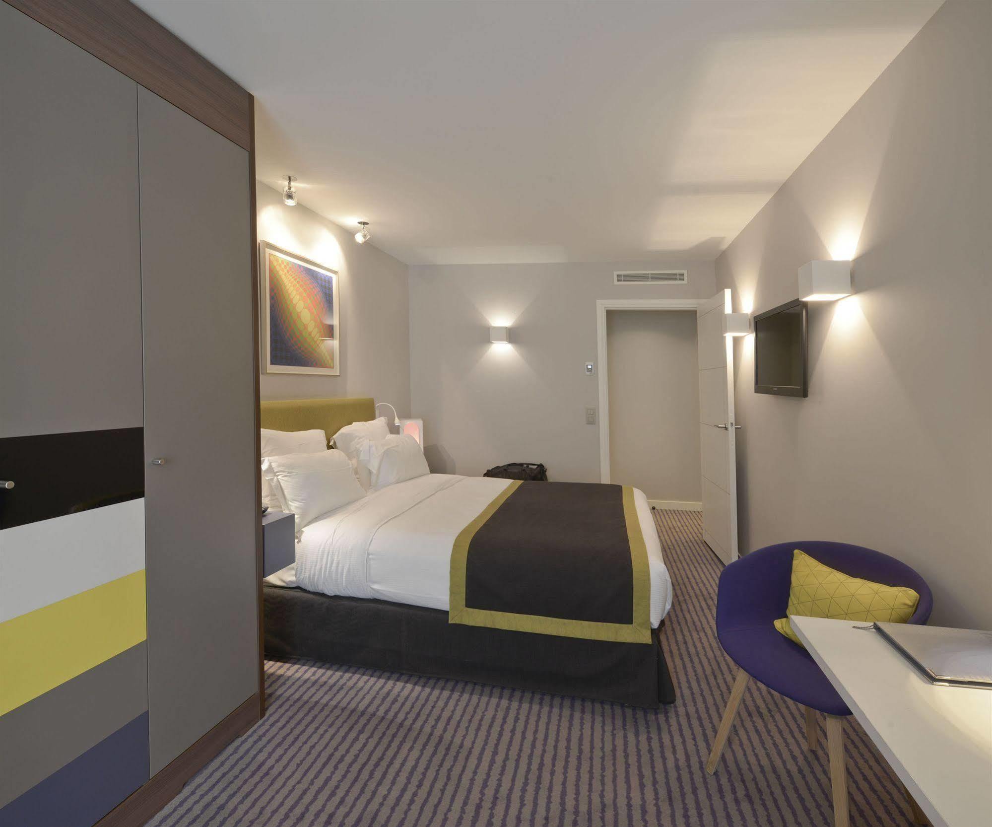 Hotel Le Mareuil Parigi Esterno foto